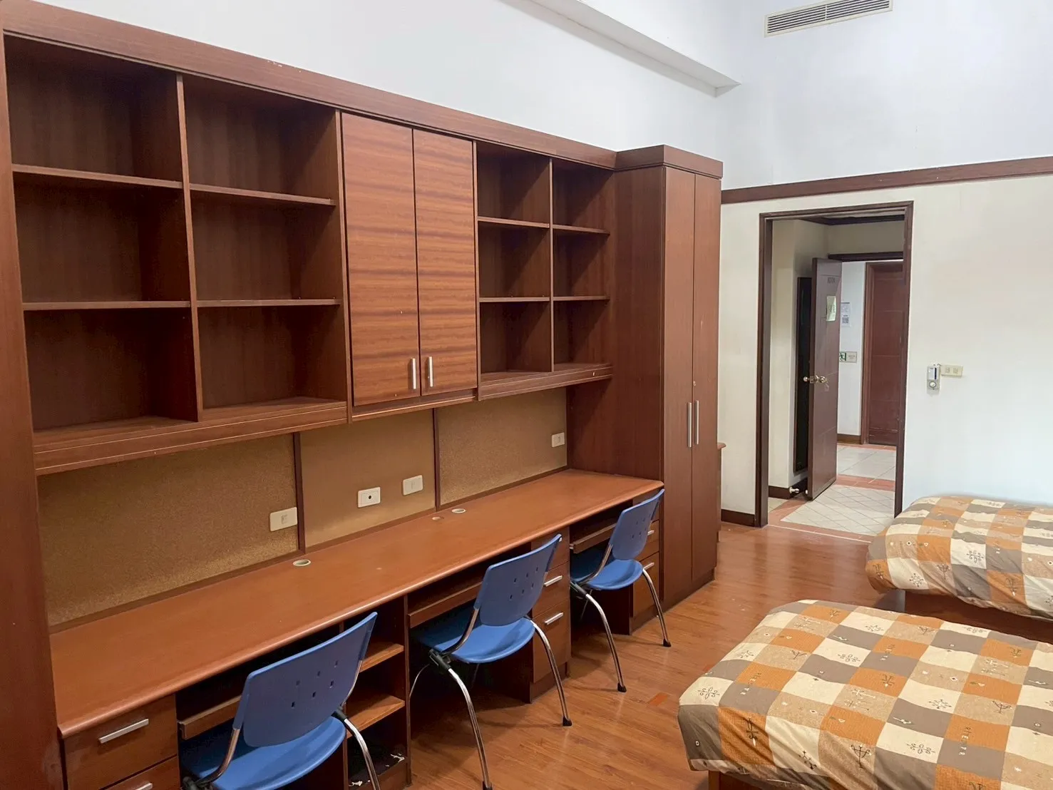 Medical Campus / Medical Campus Dormitory / Triple Suite