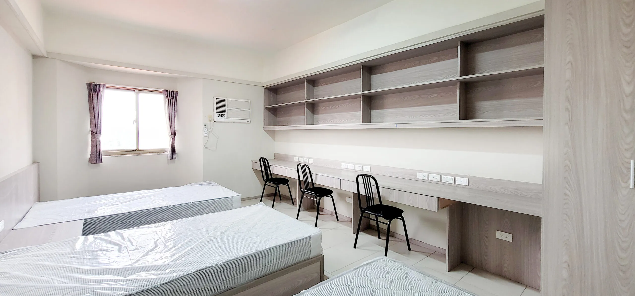 Main Campus / 1st Dorm (Bldg D) / Triple Suite