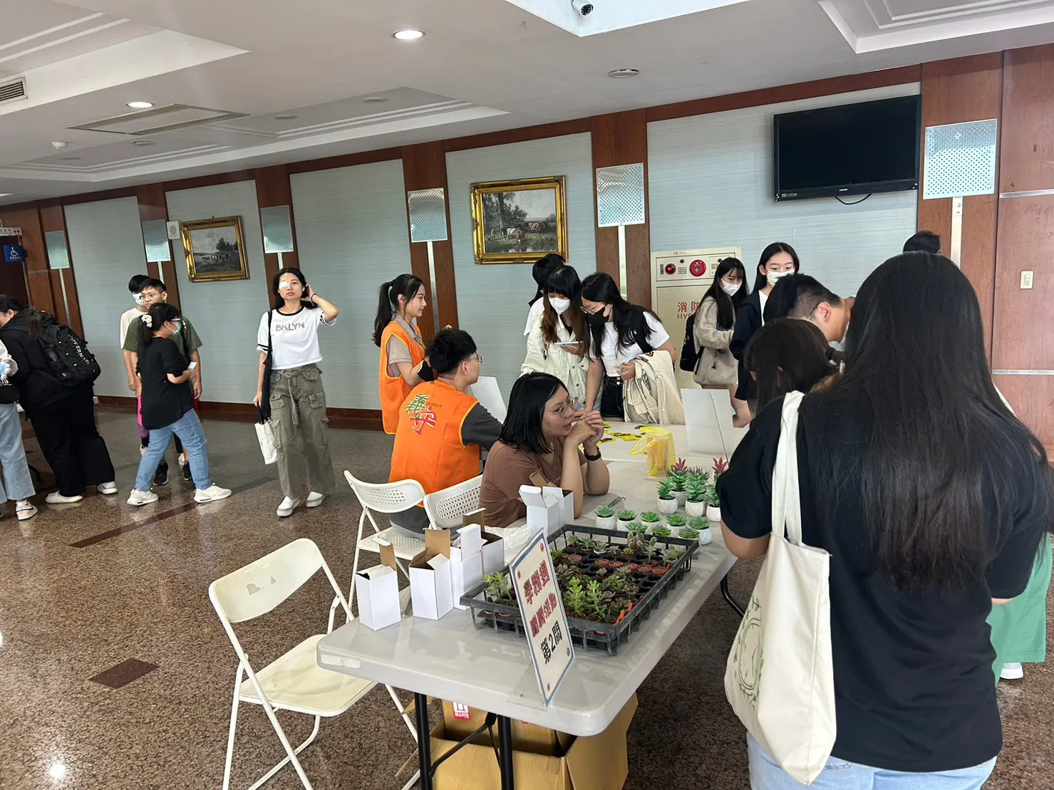 於大廳辦理學務處闖關活動
